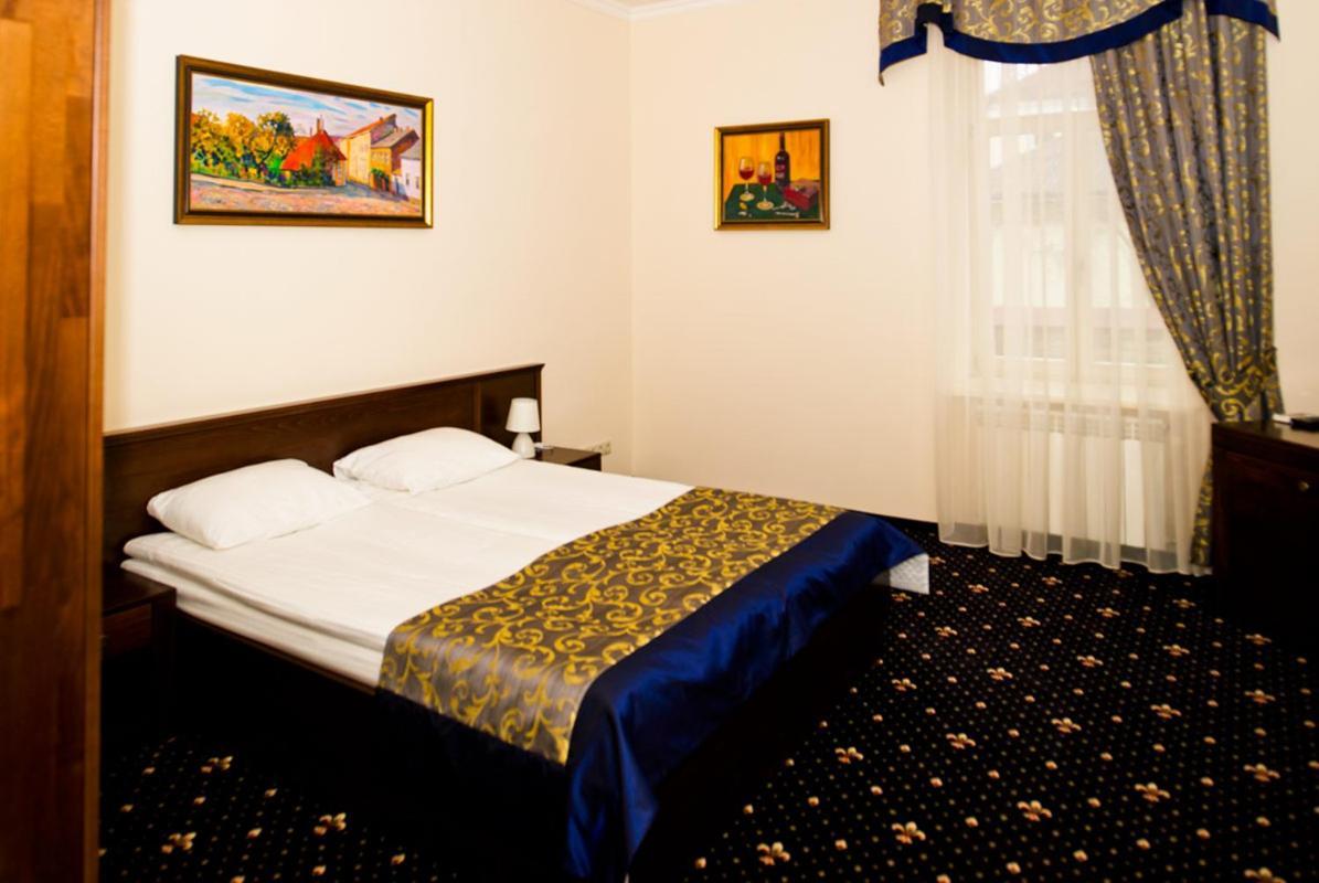 Boutique Hotel Villa P 乌日霍罗德 外观 照片