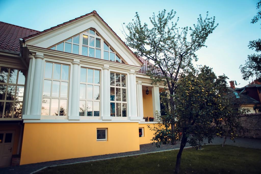 Boutique Hotel Villa P 乌日霍罗德 外观 照片