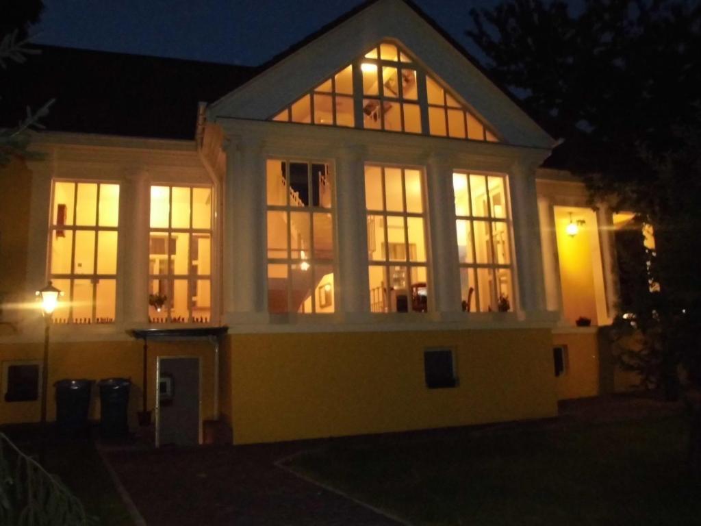 Boutique Hotel Villa P 乌日霍罗德 外观 照片