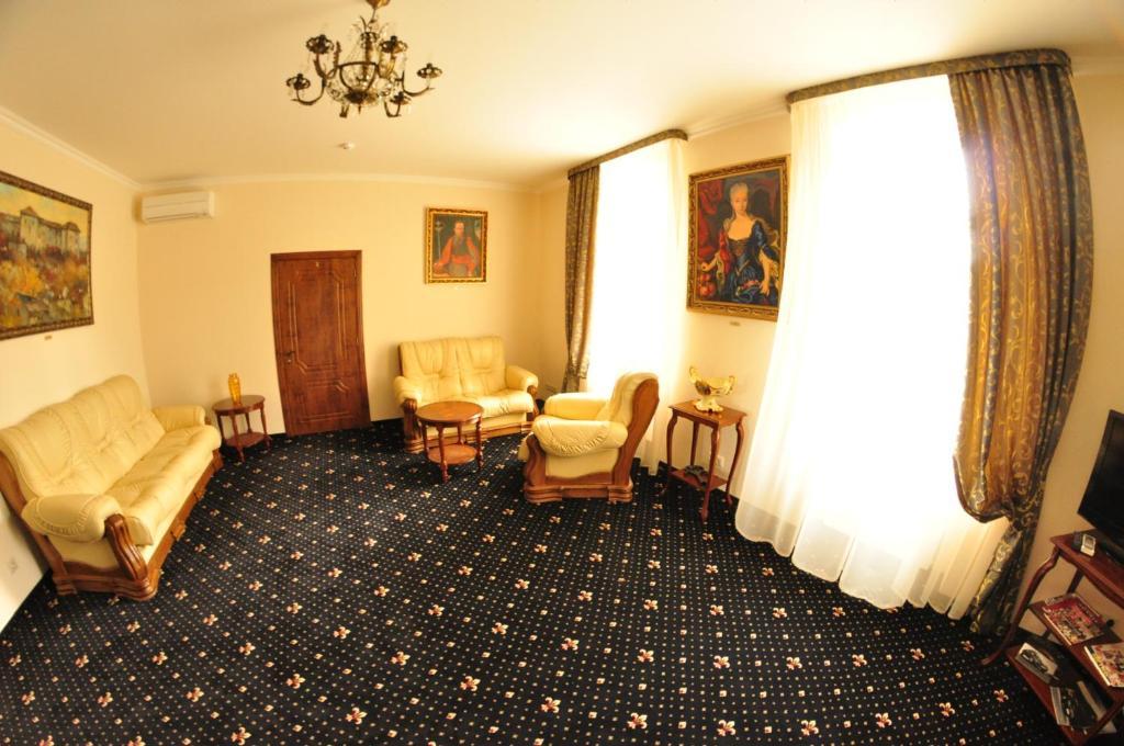 Boutique Hotel Villa P 乌日霍罗德 外观 照片